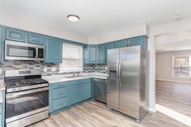 355 Crestwood Court, Algonquin, IL 60102