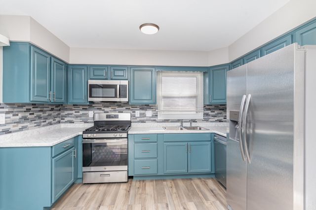 355 Crestwood Court, Algonquin, IL 60102