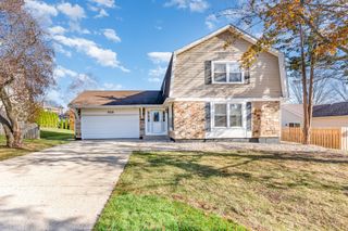 355 Crestwood Court, Algonquin, IL 60102