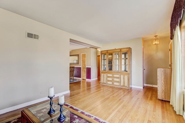 11111 Shelley Street, Westchester, IL 60154