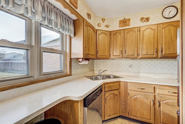 11111 Shelley Street, Westchester, IL 60154