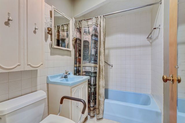 11111 Shelley Street, Westchester, IL 60154