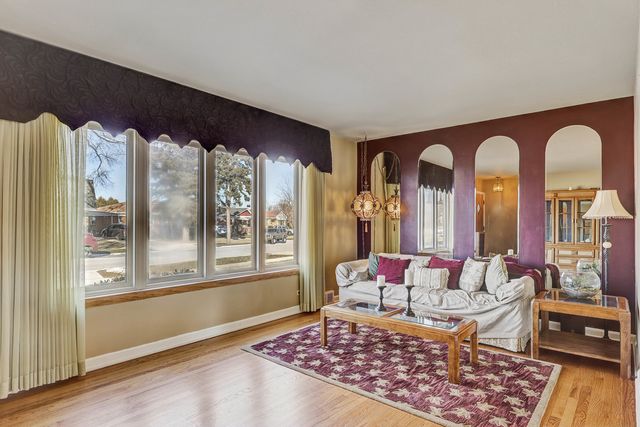 11111 Shelley Street, Westchester, IL 60154