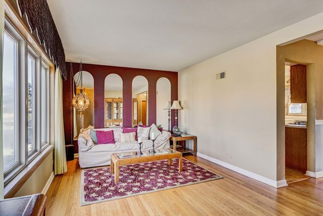 11111 Shelley Street, Westchester, IL 60154