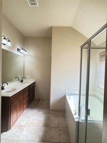 7704 Fallen Antler Place, Arlington, TX 76002