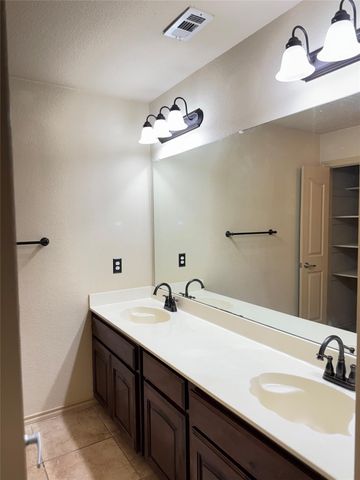 7704 Fallen Antler Place, Arlington, TX 76002