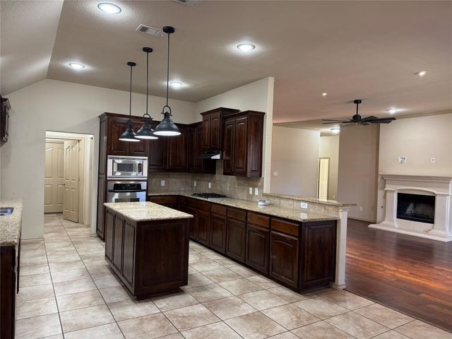 7704 Fallen Antler Place, Arlington, TX 76002