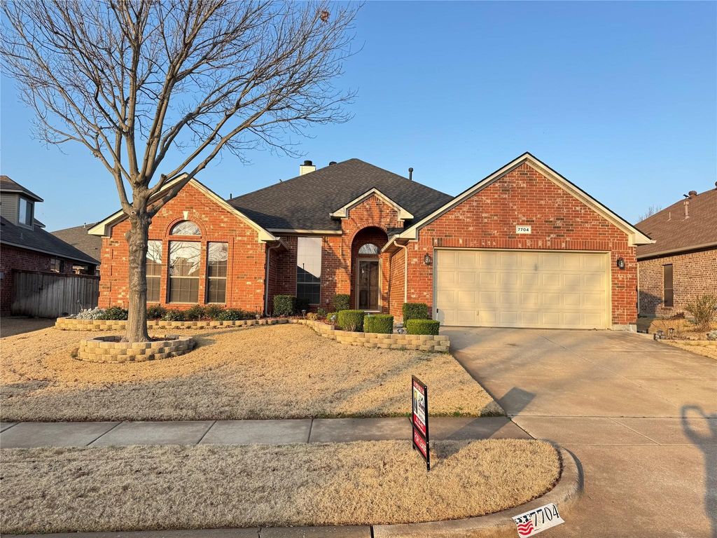 7704 Fallen Antler Place, Arlington, TX 76002