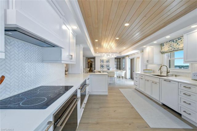 2905 Gulf Shore BLVD N # 703N, Naples, FL 34103