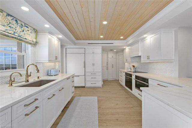 2905 Gulf Shore BLVD N # 703N, Naples, FL 34103