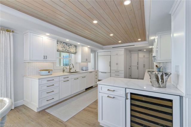 2905 Gulf Shore BLVD N # 703N, Naples, FL 34103