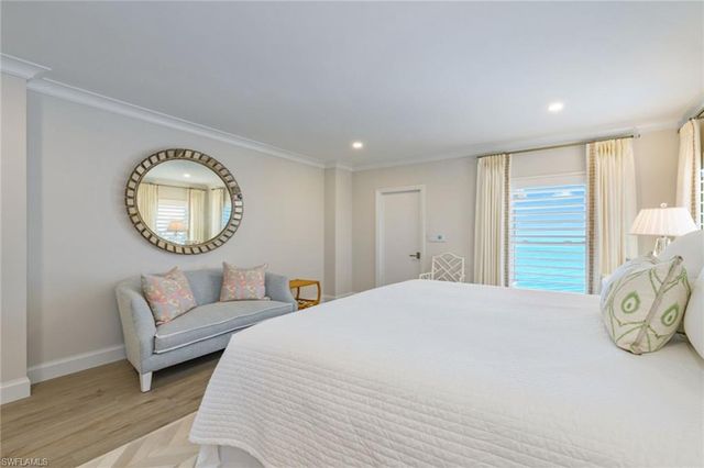 2905 Gulf Shore BLVD N # 703N, Naples, FL 34103