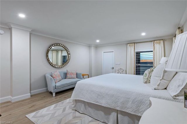 2905 Gulf Shore BLVD N # 703N, Naples, FL 34103