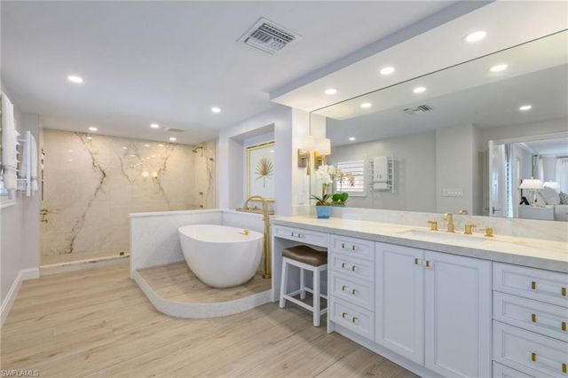 2905 Gulf Shore BLVD N # 703N, Naples, FL 34103