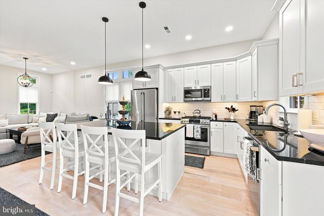 117 THORNTON LN, Newtown, PA 18940