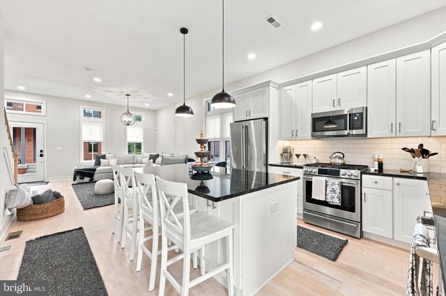 117 THORNTON LN, Newtown, PA 18940