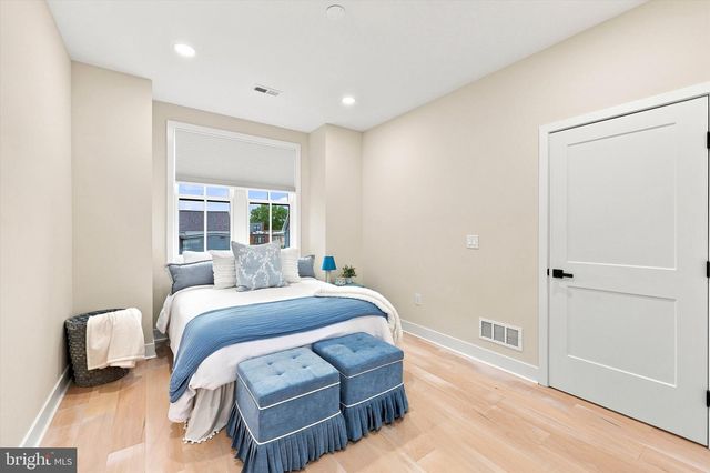 117 THORNTON LN, Newtown, PA 18940