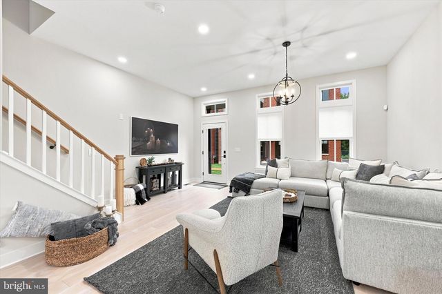 117 THORNTON LN, Newtown, PA 18940