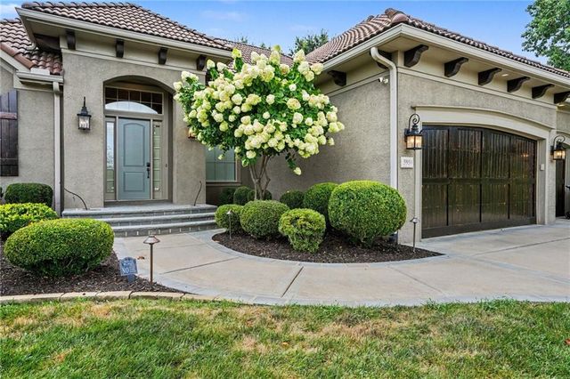 5950 N Saline Avenue, Kansas City, MO 64151