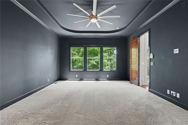5950 N Saline Avenue, Kansas City, MO 64151