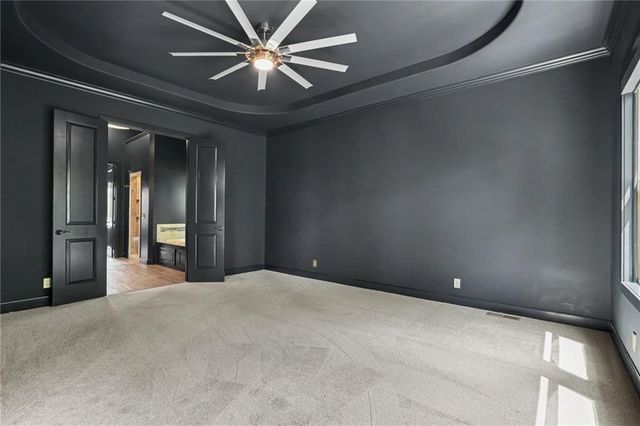 5950 N Saline Avenue, Kansas City, MO 64151