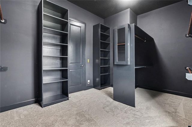 5950 N Saline Avenue, Kansas City, MO 64151