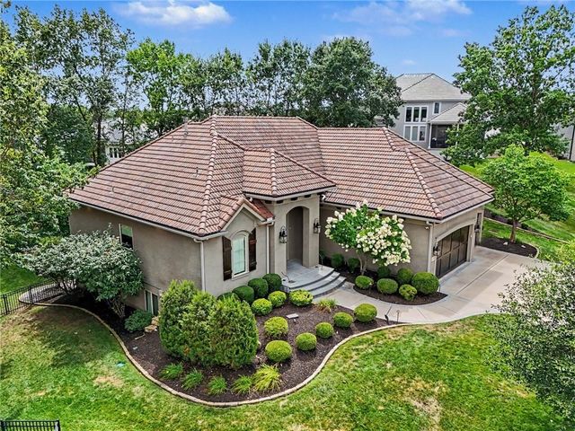 5950 N Saline Avenue, Kansas City, MO 64151