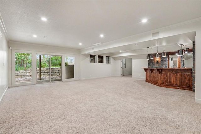 5950 N Saline Avenue, Kansas City, MO 64151