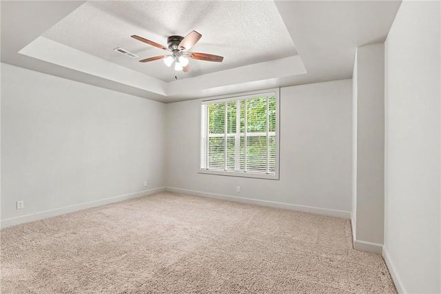 5950 N Saline Avenue, Kansas City, MO 64151