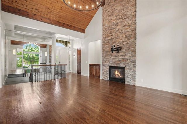 5950 N Saline Avenue, Kansas City, MO 64151