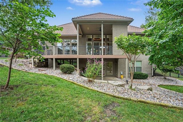 5950 N Saline Avenue, Kansas City, MO 64151
