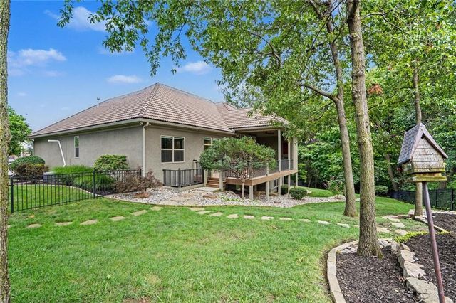 5950 N Saline Avenue, Kansas City, MO 64151