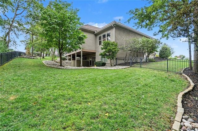 5950 N Saline Avenue, Kansas City, MO 64151