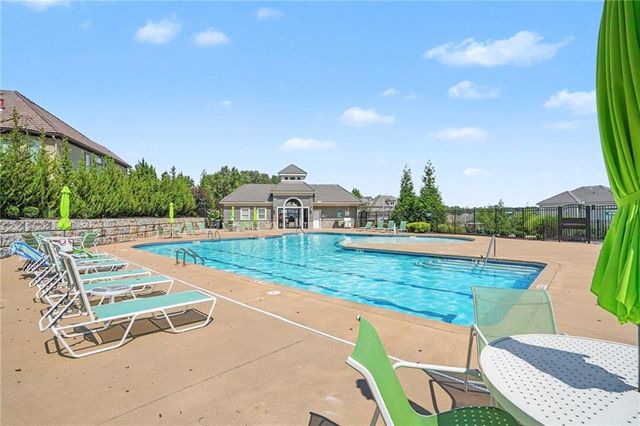 5950 N Saline Avenue, Kansas City, MO 64151