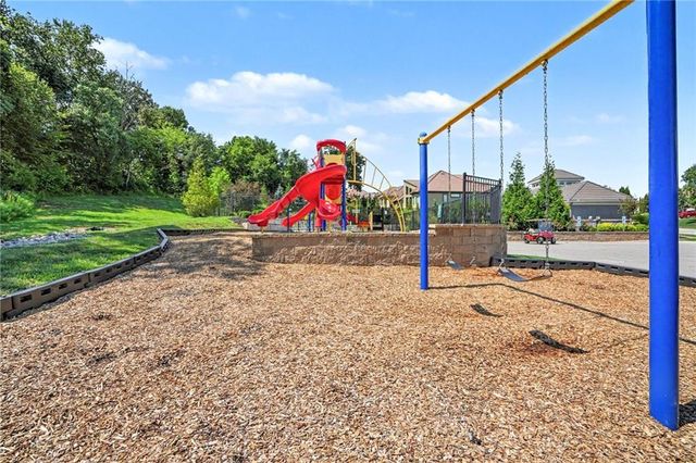 5950 N Saline Avenue, Kansas City, MO 64151
