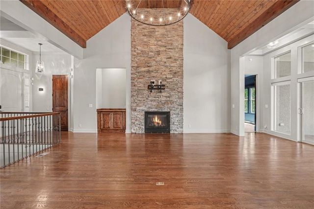 5950 N Saline Avenue, Kansas City, MO 64151