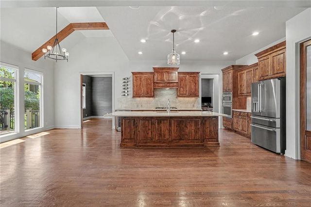 5950 N Saline Avenue, Kansas City, MO 64151