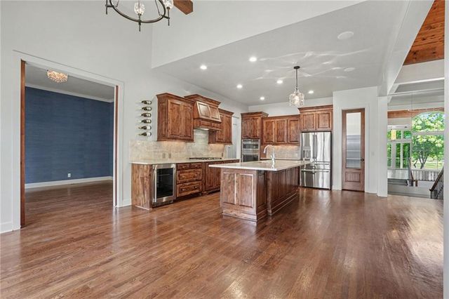 5950 N Saline Avenue, Kansas City, MO 64151