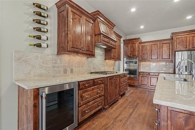 5950 N Saline Avenue, Kansas City, MO 64151