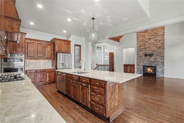 5950 N Saline Avenue, Kansas City, MO 64151