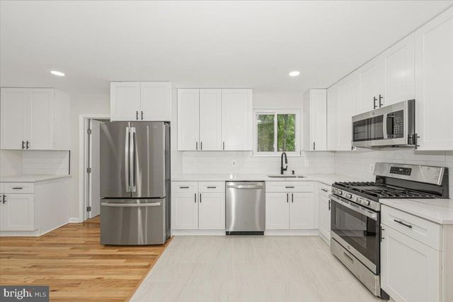 8624 PARLIAMENT DR, Springfield, VA 22151
