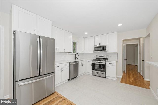 8624 PARLIAMENT DR, Springfield, VA 22151