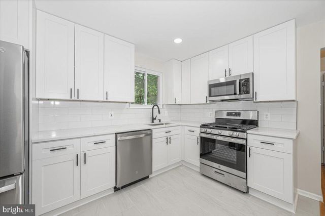 8624 PARLIAMENT DR, Springfield, VA 22151