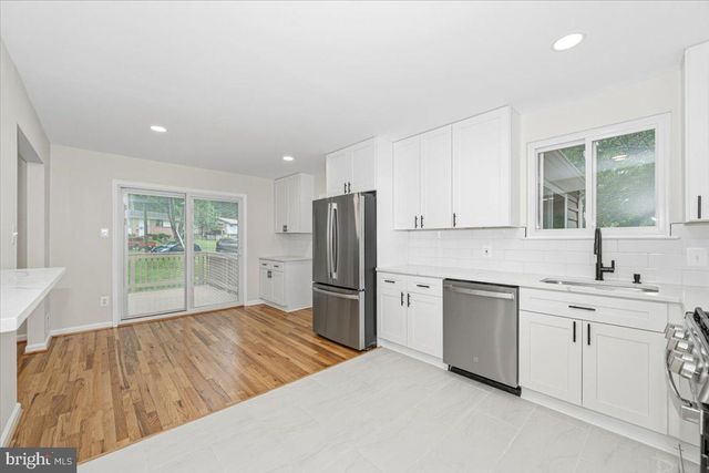 8624 PARLIAMENT DR, Springfield, VA 22151