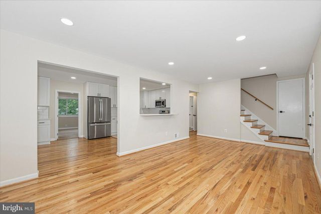 8624 PARLIAMENT DR, Springfield, VA 22151