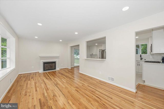 8624 PARLIAMENT DR, Springfield, VA 22151