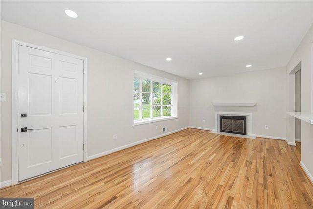 8624 PARLIAMENT DR, Springfield, VA 22151