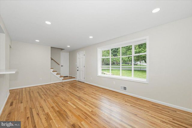 8624 PARLIAMENT DR, Springfield, VA 22151