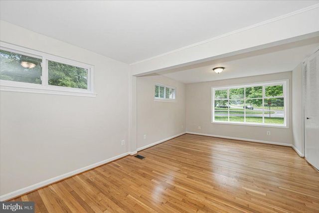 8624 PARLIAMENT DR, Springfield, VA 22151