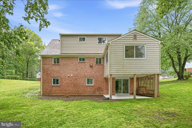 8624 PARLIAMENT DR, Springfield, VA 22151